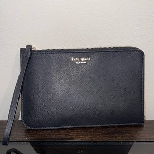 Staci Medium L Zip Wristlet